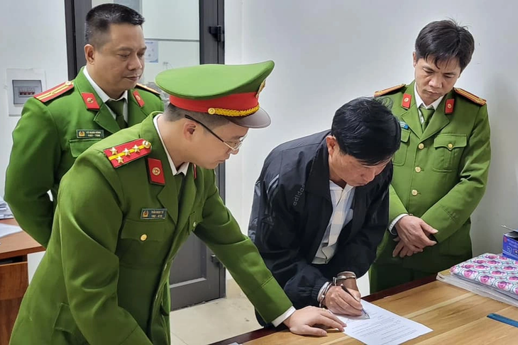 Ông Công Minh Thảo, Giám đốc Công ty TNHH sản xuất thương mại và xây dựng Phương Thành, bị bắt khẩn cấp ngày 15/1 Ông Công Minh Thảo, Giám đốc Công ty TNHH sản xuất thương mại và xây dựng Phương Thành, bị bắt khẩn cấp ngày 15/1