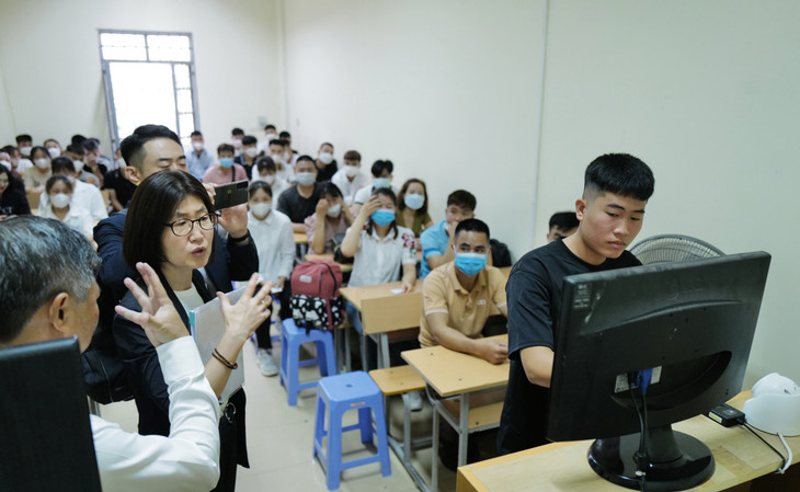 Bên trong phòng làm thủ tục kỳ thi đánh giá năng lực tiếng Hàn