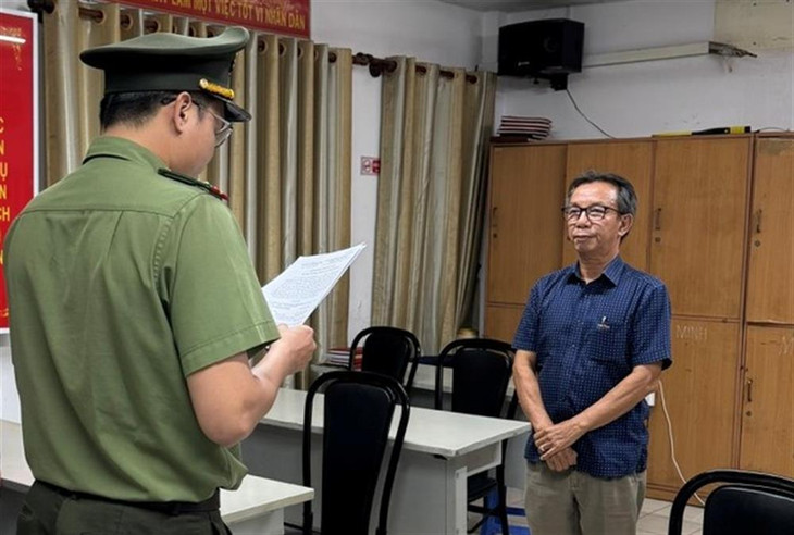 Cơ quan An ninh điều tra Công an TP.HCM tống đạt các quyết định và lệnh đối với Nguyễn Quang Thông Cơ quan An ninh điều tra Công an TP.HCM tống đạt các quyết định và lệnh đối với Nguyễn Quang Thông