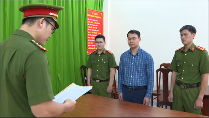 Bùi Quốc Hưng tại cơ quan Công an