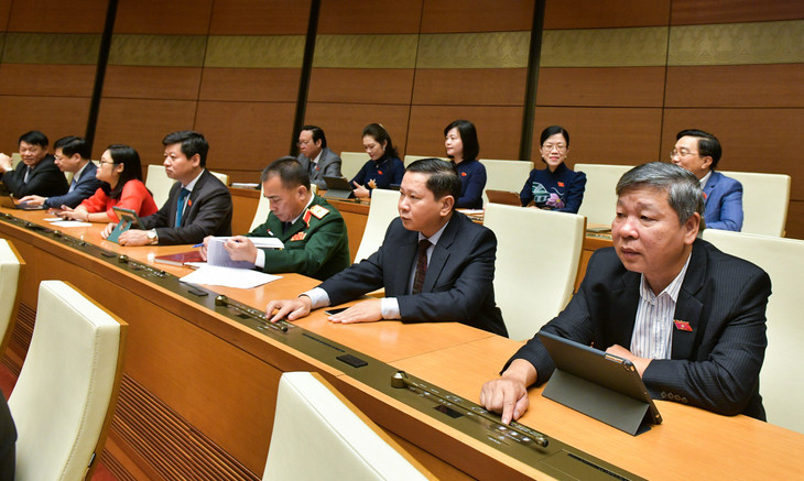 Đại biểu Quốc hội ấn nút biểu quyết tại Kỳ họp bất thường lần thứ 5 Đại biểu Quốc hội ấn nút biểu quyết tại Kỳ họp bất thường lần thứ 5