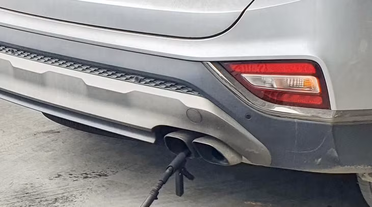 Kiểm tra khí thải ô tô, một trong nhiều bước của quá trình đăng kiểm xe cơ giới Kiểm tra khí thải ô tô, một trong nhiều bước của quá trình đăng kiểm xe cơ giới