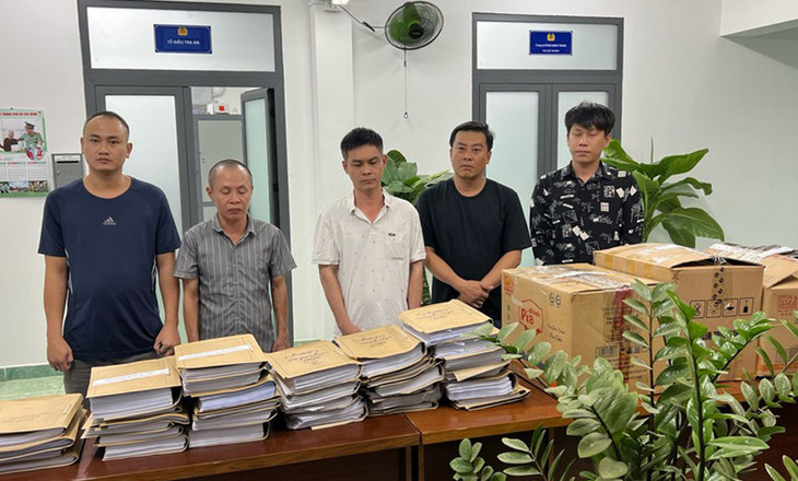 Các đối tượng trong đường dây mua bán trái phép hóa đơn. Các đối tượng trong đường dây mua bán trái phép hóa đơn.