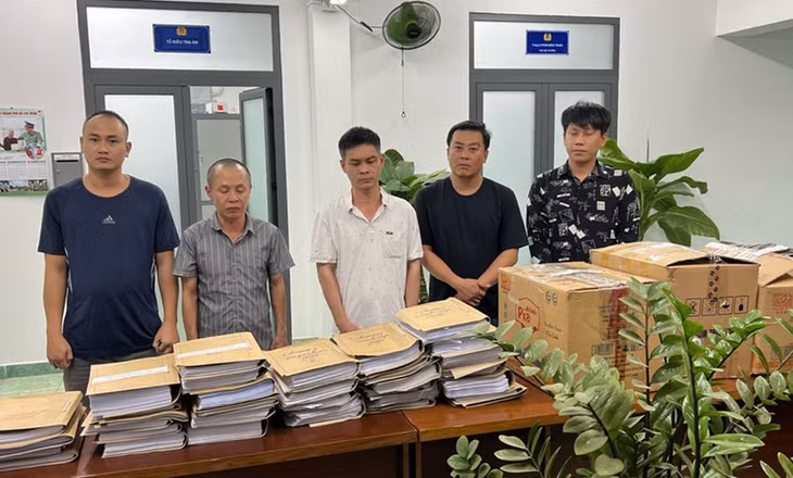 Các đối tượng trong đường dây mua bán trái phép hóa đơn.