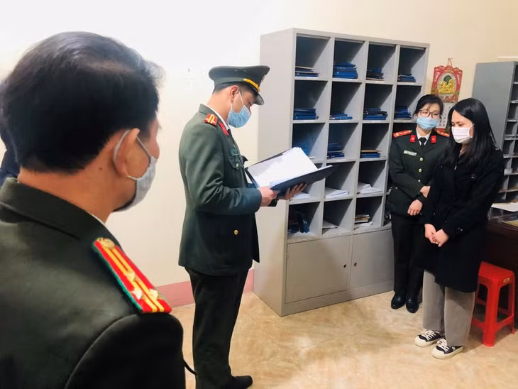 Cơ quan điều tra Công an tỉnh Lạng Sơn thi hành lệnh giữ người trong trường hợp khẩn cấp đối với Hoàng Thanh Thảo, công chức Sở Nội vụ tỉnh Lạng Sơn Cơ quan điều tra Công an tỉnh Lạng Sơn thi hành lệnh giữ người trong trường hợp khẩn cấp đối với Hoàng Thanh Thảo, công chức Sở Nội vụ tỉnh Lạng Sơn