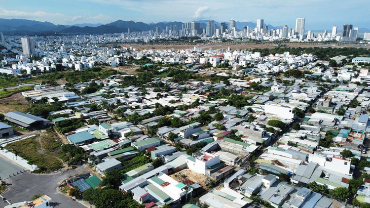 Khu tái định cư Lê Hồng Phong 3 nhìn từ trên cao, phía xa là khu đô thị mới khang trang