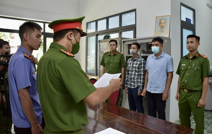 Cơ quan điều tra thực hiện lệnh bắt hai cán bộ Ban quản lý rừng phòng hộ tỉnh Bà Rịa - Vũng Tàu