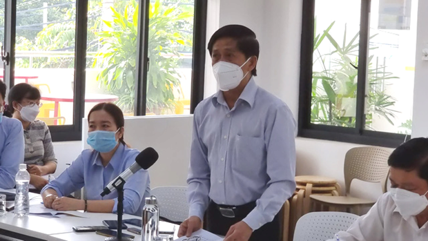 Cựu Giám đốc Sở Lao động-Thương binh và Xã hội tỉnh Bình Dương Lê Minh Quốc Cường phát biểu tại một cuộc họp báo. Nguồn: Tuổi Trẻ Cựu Giám đốc Sở Lao động-Thương binh và Xã hội tỉnh Bình Dương Lê Minh Quốc Cường phát biểu tại một cuộc họp báo. Nguồn: Tuổi Trẻ