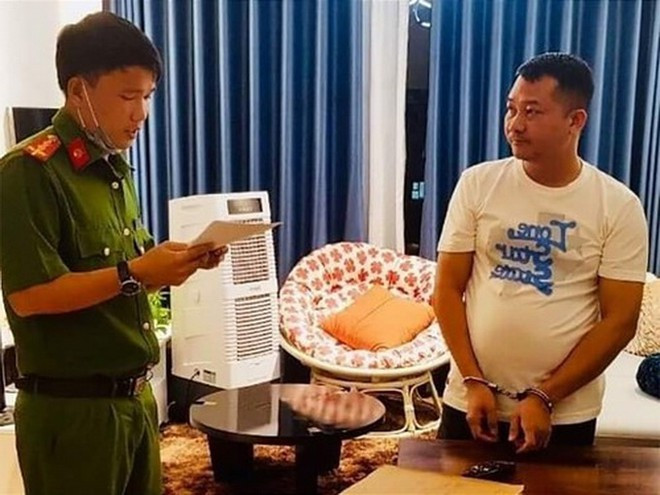 Cảnh sát điều tra đọc lệnh bắt giam đối với Trịnh Quốc Hưng