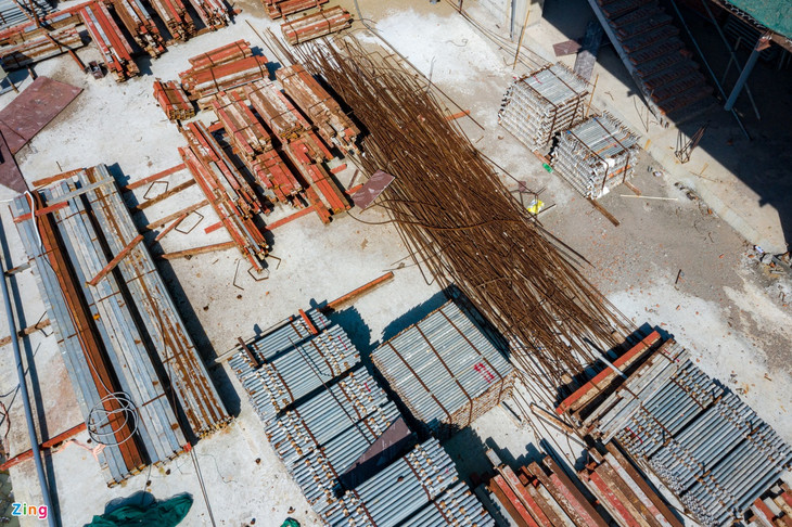 Một số vật liệu, thiết bị khác của nhà thầu dù tạm thời được để lại nhưng cũng sẽ được tháo dỡ sau. Một số vật liệu, thiết bị khác của nhà thầu dù tạm thời được để lại nhưng cũng sẽ được tháo dỡ sau.