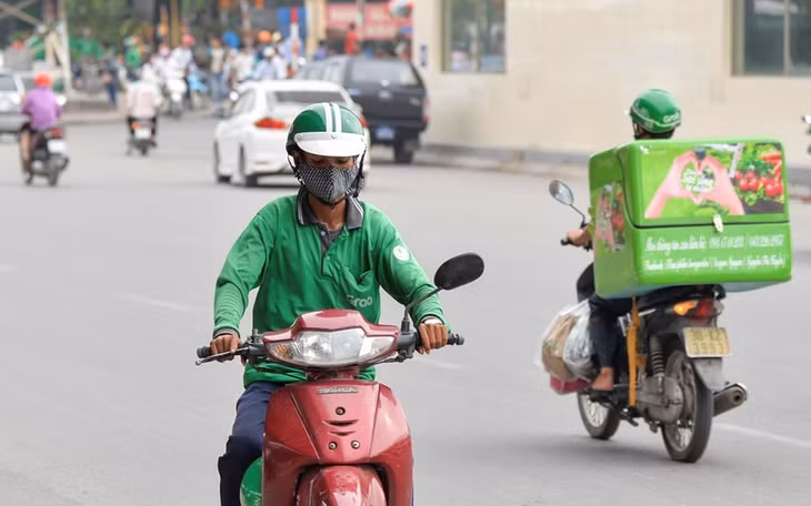 Grab vừa tăng tỷ lệ khấu trừ với tài xế, vừa tăng giá cước vận tải. Ảnh: Torque.