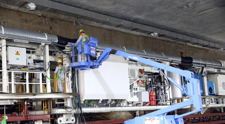 Nhà thầu đang tiến hành lắp đặt máy đào hầm của tuyến metro Nhổn - ga Hà Nội