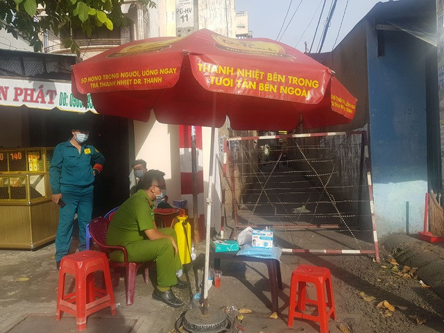 Khu dân cư trên địa bàn quận 6 nơi bé trai 14 tháng tuổi nhiễm bệnh từ giáo viên Anh ngữ đang được phong tỏa