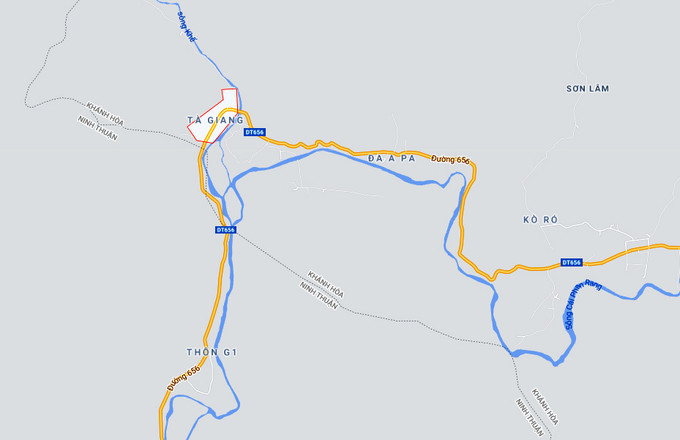 Khu vực núi Tà Giang nằm giáp ranh giữa Khánh Hòa và Ninh Thuận, cách Nha Trang khoảng 100 km