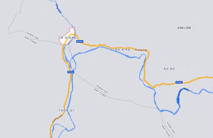 Khu vực núi Tà Giang nằm giáp ranh giữa Khánh Hòa và Ninh Thuận, cách Nha Trang khoảng 100 km