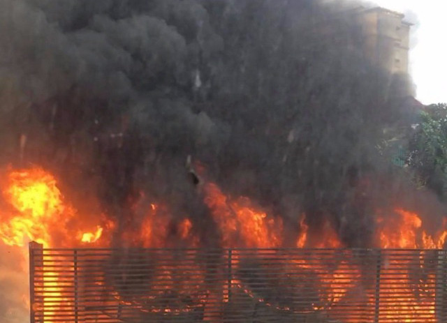 Hệ thống điều hòa khu chung cư cháy ngùn ngụt