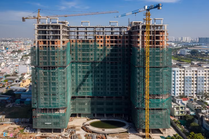 Theo ghi nhận thực tế, Dự án mới chỉ hoàn thành phần thô với 21 tầng nổi. Dự án được xây dựng trên khu đất rộng hơn 8.400 m2 với quy mô gần 500 căn hộ.