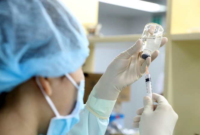 Nhà khoa học Việt Nam nghiên cứu vắc-xin ngừa Covid-19