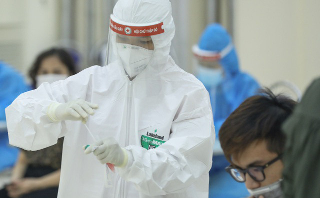 Lấy mẫu xét nghiệm SARS-CoV-2. Ảnh minh họa