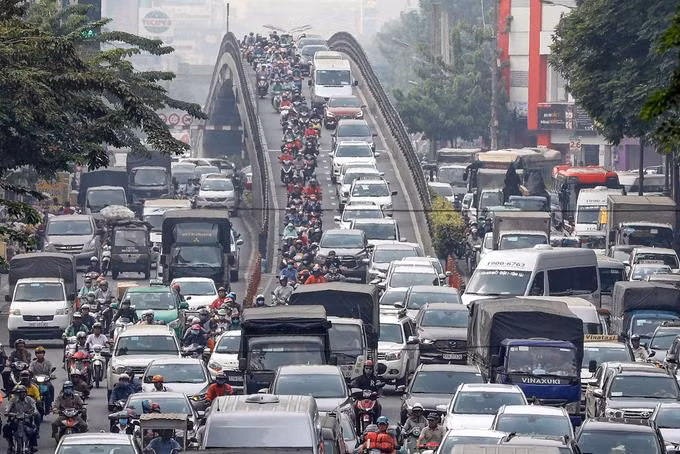 Ùn tắc ở nút giao Hoàng Hoa Thám - Cộng Hòa (quận Tân Bình), gần Sân bay Tân Sơn Nhất