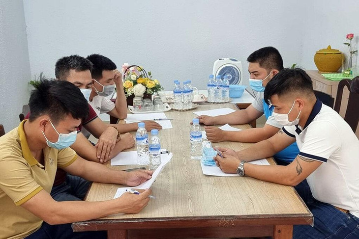 Năm trong số 14 bị can vừa bị công an Đà Nẵng bắt giữ Năm trong số 14 bị can vừa bị công an Đà Nẵng bắt giữ