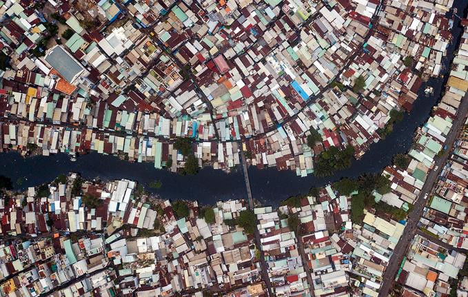 Rạch Xuyên Tâm chảy qua quận Bình Thạnh nhìn từ trên cao