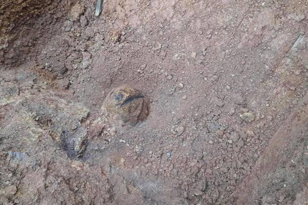 Quả bom được phát hiện khi người dân đào móng nhà