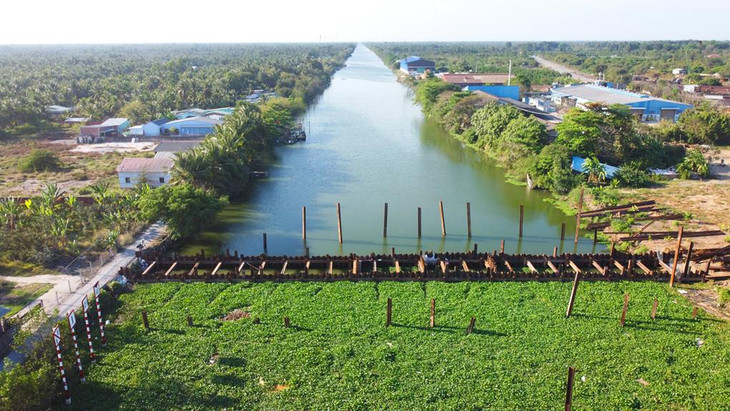 Đập thép trên kênh Nguyễn Tấn Thành sẽ được tháo dỡ trong 10 ngày