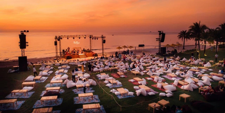 Đại tiệc âm nhạc hoàng hôn trên biển đầu tiên tại Việt Nam “Wow Ocean Show” Phú Quốc được đưa về Vinhomes Ocean Park