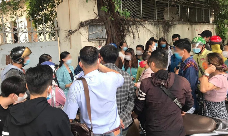 Người dân đến Công an TP.HCM trình báo bị CoolCat lừa