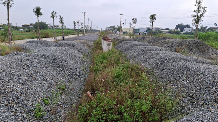 Vướng mắc về mặt bằng đang là rào cản lớn đối với giải ngân đầu tư công 2024 của Quảng Ngãi Vướng mắc về mặt bằng đang là rào cản lớn đối với giải ngân đầu tư công 2024 của Quảng Ngãi