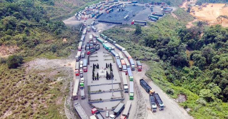 Tình trạng xe chở than ùn ứ tại Cửa khẩu quốc tế La Lay, huyện Đakrông, tỉnh Quảng Trị Tình trạng xe chở than ùn ứ tại Cửa khẩu quốc tế La Lay, huyện Đakrông, tỉnh Quảng Trị