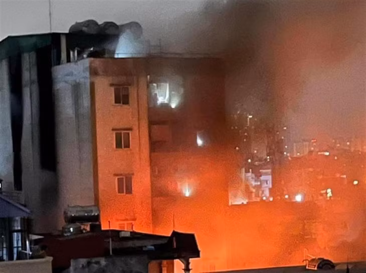 Vụ cháy nhà dân xảy ra tại ngõ 29/70 phố Khương Hạ, phường Khương Đình, quận Thanh Xuân, TP. Hà Nội.