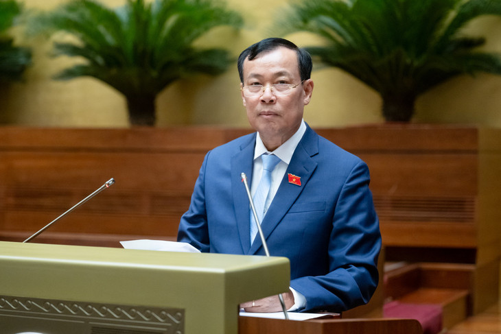 Ủy viên Ủy ban Thường vụ Quốc hội, Chủ nhiệm Ủy ban Quốc phòng và An ninh của Quốc hội Lê Tấn Tới trình bày Báo cáo giải trình, tiếp thu, chỉnh lý dự thảo Luật Công nghiệp quốc phòng, an ninh và động viên công nghiệp