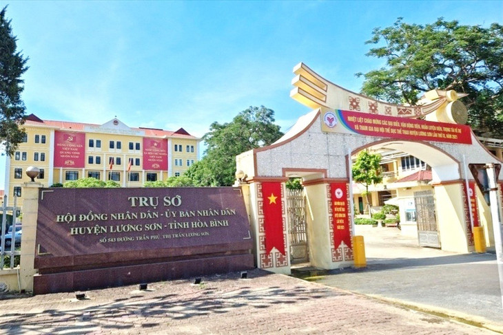 Trụ sở UBND huyện Lương Sơn, nơi ông Nguyễn Vũ Chi khi làm Chủ tịch UBND huyện đã vi phạm các quy định của Nhà nước về pháp luật đất đai