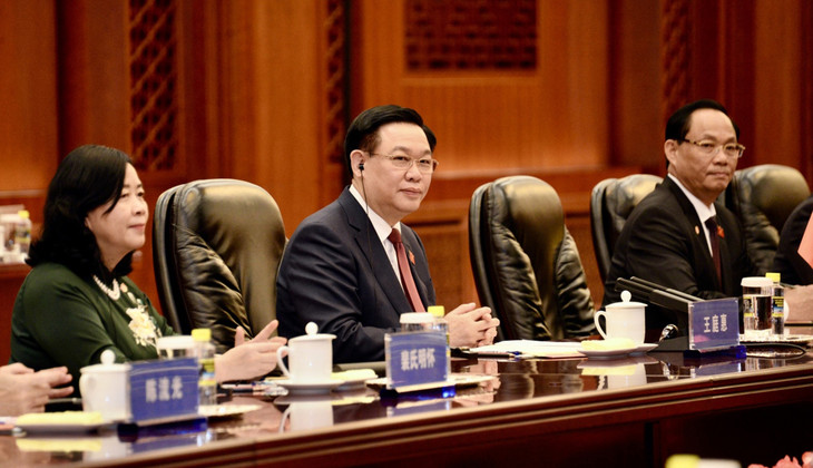 Chủ tịch Quốc hội Vương Đình Huệ đề nghị hai bên tăng cường trao đổi, tiếp xúc thường xuyên trên các cấp, các kênh