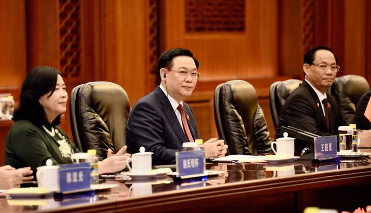 Chủ tịch Quốc hội Vương Đình Huệ đề nghị hai bên tăng cường trao đổi, tiếp xúc thường xuyên trên các cấp, các kênh