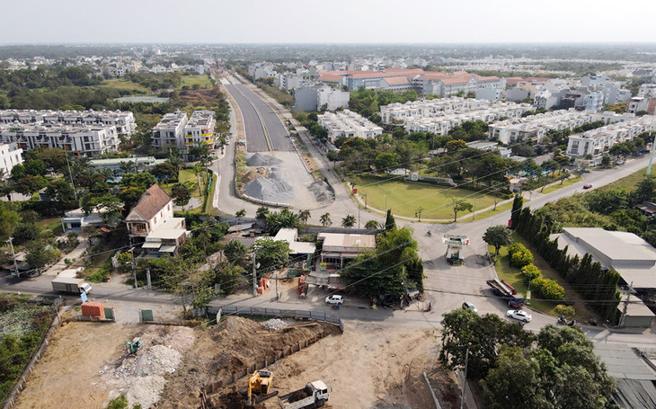 Dãy nhà chưa hoàn tất đền bù, giải toả trên tuyến song hành Quốc lộ 50 Dãy nhà chưa hoàn tất đền bù, giải toả trên tuyến song hành Quốc lộ 50