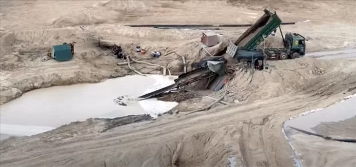 Hình ảnh ghi nhận vào tháng 6/2022 về việc chủ đầu tư Khu Công nghiệp Phước Nam tận thu đất cát không đúng quy định