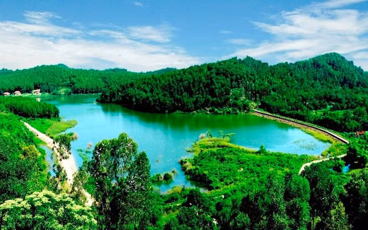 Tỉnh Hải Dương cũng đề xuất Thủ tướng cho phép lập quy hoạch khu du lịch sinh thái hồ Thanh Long thành vùng cảnh quan, bổ trợ phát huy giá trị khu di tích Côn Sơn - Kiếp Bạc