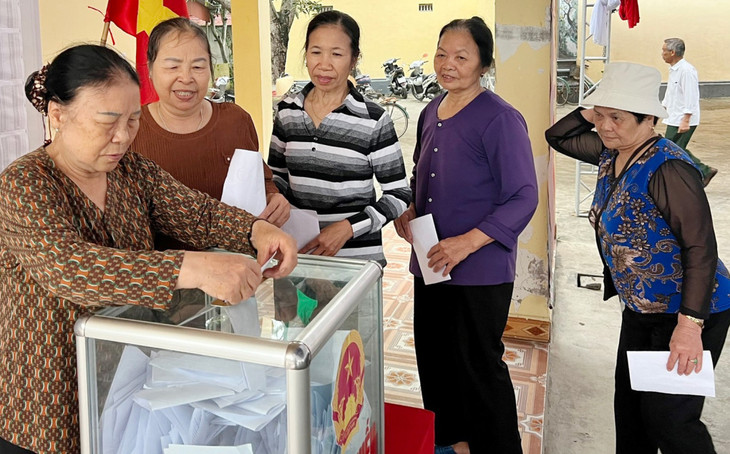 Người dân huyện An Dương bỏ phiếu góp ý Đề án sắp xếp đơn vị hành chính cấp xã ở TP. Hải Phòng