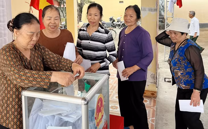 Người dân huyện An Dương bỏ phiếu góp ý Đề án sắp xếp đơn vị hành chính cấp xã ở TP. Hải Phòng