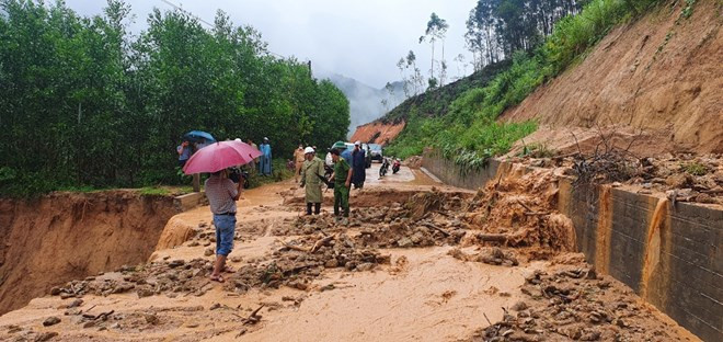 Cảnh báo lũ quét, sạt lở đất, sụt lún từ Quảng Nam đến Bình Định.