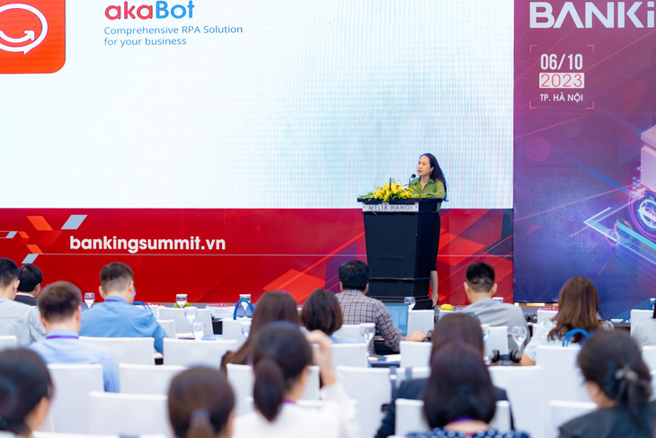 Bà Nguyễn Minh Nguyên Thành - Giám đốc kinh doanh khu vực Đông Nam Á của akaBot, FPT IS nhấn mạnh công nghệ RPA giúp cao trải nghiệm của cả nhân viên và khách hàng.