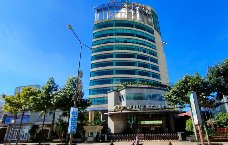 Trụ sở Công ty CP Tập đoàn Đức Long tại Thành phố Pleiku. Trụ sở Công ty CP Tập đoàn Đức Long tại Thành phố Pleiku.