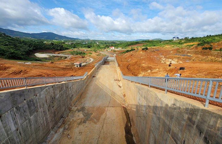 Tình trạng trượt đất xảy ra cả phía thượng lưu và hạ lưu hồ chứa nước Đông Thanh Tình trạng trượt đất xảy ra cả phía thượng lưu và hạ lưu hồ chứa nước Đông Thanh