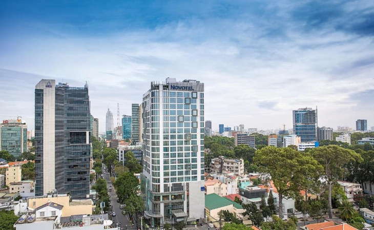 Khách sạn Novotel Saigon Centre nằm tại góc đường Hai Bà Trưng giao Nguyễn Đình Chiểu (Quận 3, TP.HCM).