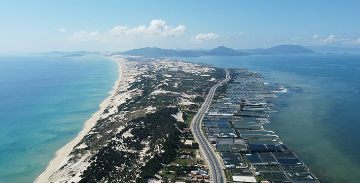 Một góc Khu kinh tế Vân Phong trên cao Một góc Khu kinh tế Vân Phong trên cao