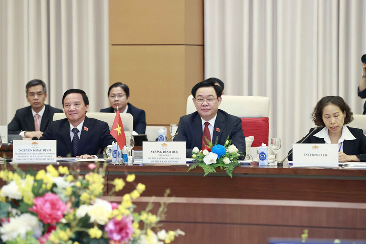 Chủ tịch Quốc hội Vương Đình Huệ phát biểu tại hội đàm. Ảnh: TTXVN