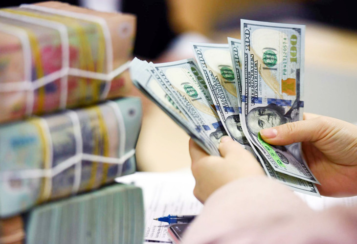 Giá USD ngân hàng tăng mạnh, vượt mốc 24.700 đồng